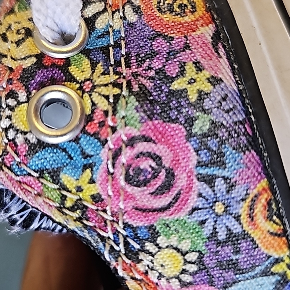 Converse all star baby sneekers, floral print. Size 4. Very good used condition. - Picture 6 of 8